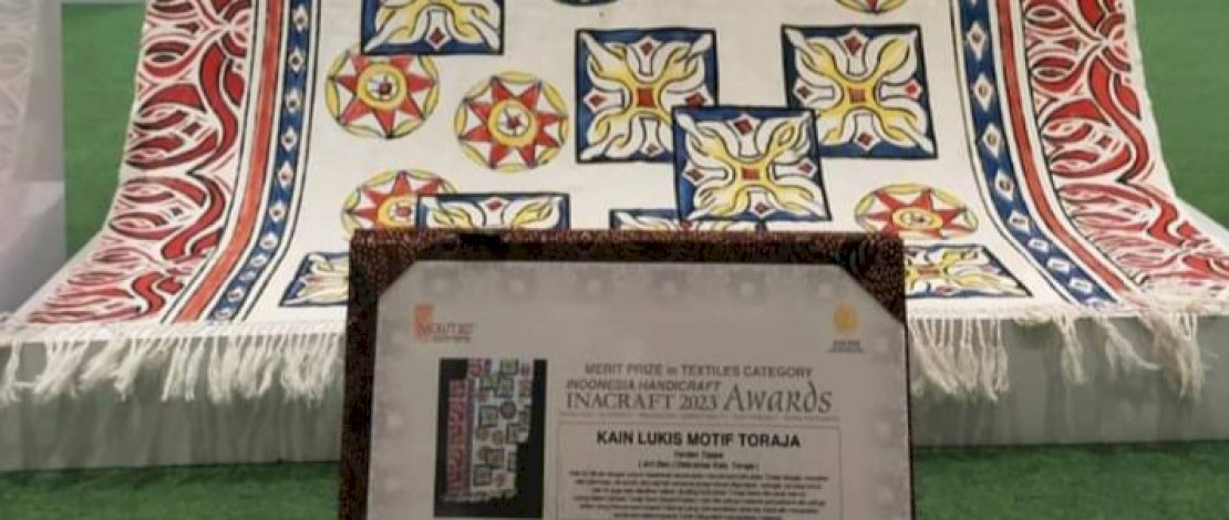 Kain lukis motif Toraja raih penghargaan kain tenun terbaik di Inacraft 2023.