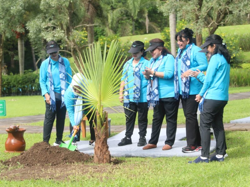 Dukung Penguatan Pangan Nasional, Ibu Negara dan Oase-KIM Tanam 1.000 Pohon Serentak di 34 Provinsi