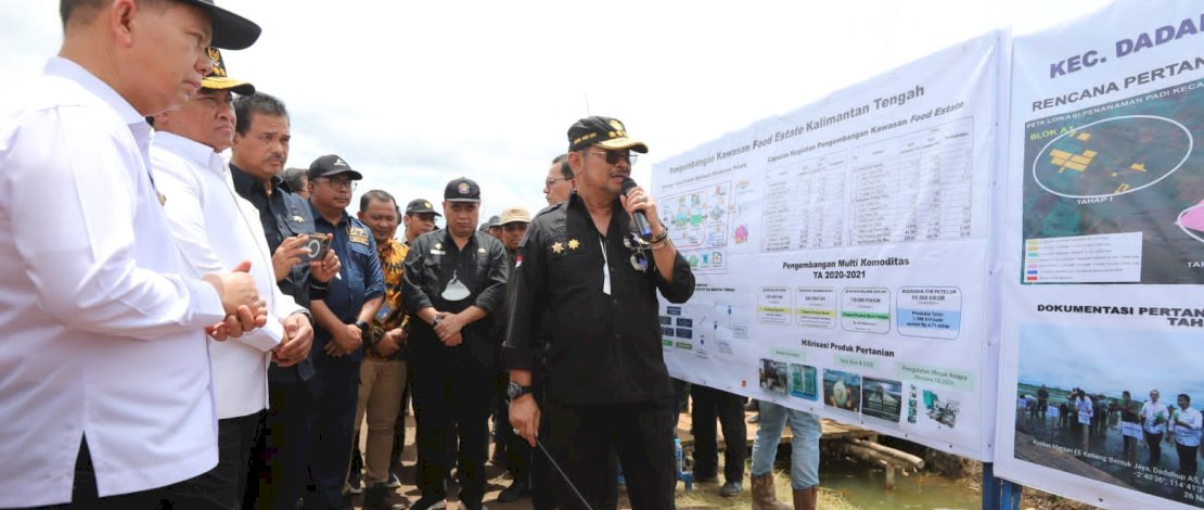 Mentan SYL meninjau Food Estate bersam Wakil Gubernur Kalimantan Tengah, Edy Pratowo dan Bupati Kapuas, Ben Brahim S Bahat di Desa Bentuk Jaya (Blok A5), Kecamatan Dadahup, Kabupaten Kapuas, Kamis, 16 Februari 2023.