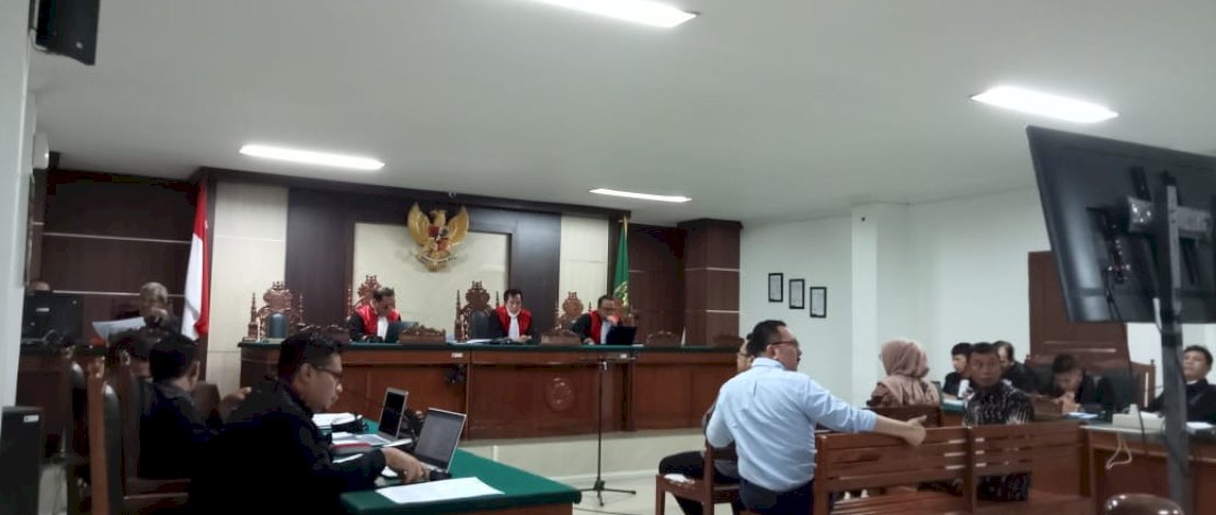 Sidang kasus dugaan suap pegawai BPK Sulsel di Pengadilan Negeri Makassar kembali digelar. Sidang kasus dugaan suap pegawai BPK Sulsel di Pengadilan Negeri Makassar kembali digelar.