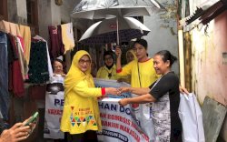 Haru dan Bahagia, Warga Kecamatan Makassar Terima Bantuan dari Apiaty Amin Syam