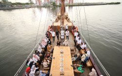 Pererat Silaturahmi, Peserta Workshop dan Trainer Temasek Singapora Wisata Naik Kapal Pinisi