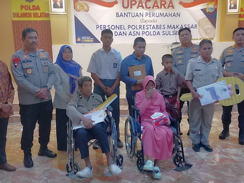 Kapolda Sulsel Beri Bantuan Rumah Siap Huni untuk Anggota Polisi Penderita Stroke
