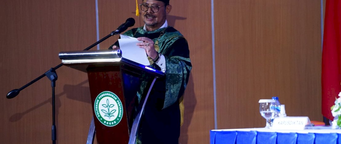 Mentan Syahrul saat memberikan sambutan pada prosesi pengukuhan di Polbangtan Bogor, Bogor pada Jumat sore, 17 Februari 2023.  