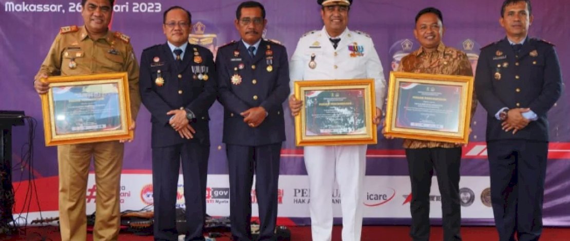 Peringatan Hari Bakti Imigrasi ke-73, Bupati Maros Terima Penghargaan