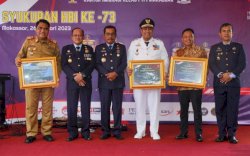 Peringatan Hari Bakti Imigrasi ke-73, Bupati Maros Terima Penghargaan