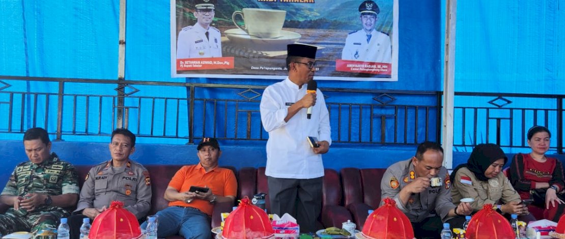 Penjabat Bupati Takalar, Dr Setiawan Aswad, mengunjungi warga Kecamatan Polongbangkeng Utara, Jumat, 10 Maret 2023.