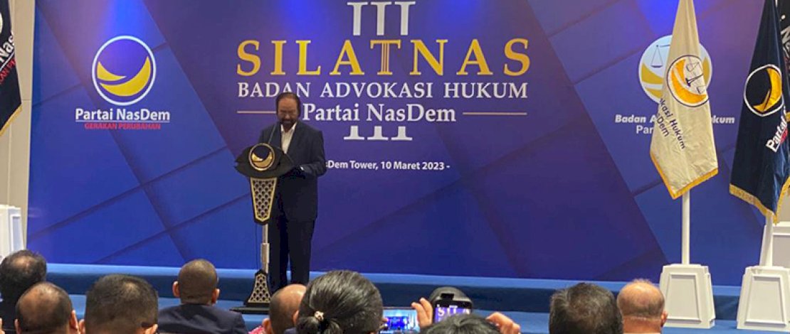 Surya Paloh memberi sambutan di acara Silaturahmi Nasional (Silatnas) Badan Advokasi Hukum (Bahu) Partai Nasdem, di Nasdem Tower, Gondangdia, Jakarta Pusat, Jumat, 10 Maret 2023.