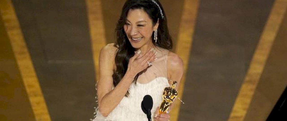 Pidato Lengkap Michelle Yeoh Setelah Cetak Sejarah di Oscar, Perempuan Asia Pertama Pemenang Artis Terbaik