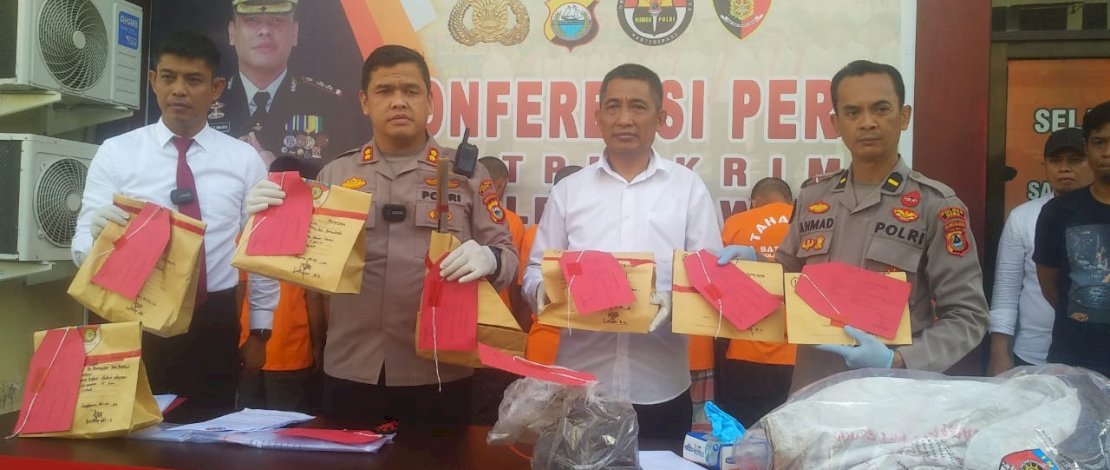 Polisi telah menetapkan 13 pelaku penyerangan yang mengakibatkan lelaki bernama Mansyur Daeng Siha (46) tewas menjadi tersangka.