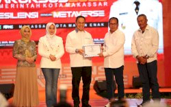 Implementasikan ASN BerAKHLAK, Pemkot Makassar Raih Penghargaan dari ESQ Group