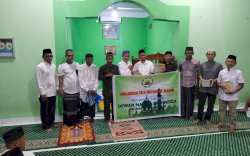 Sambut Ramadan, Legislator Makassar Kasrudi Bagi Al-Quran di Manggala