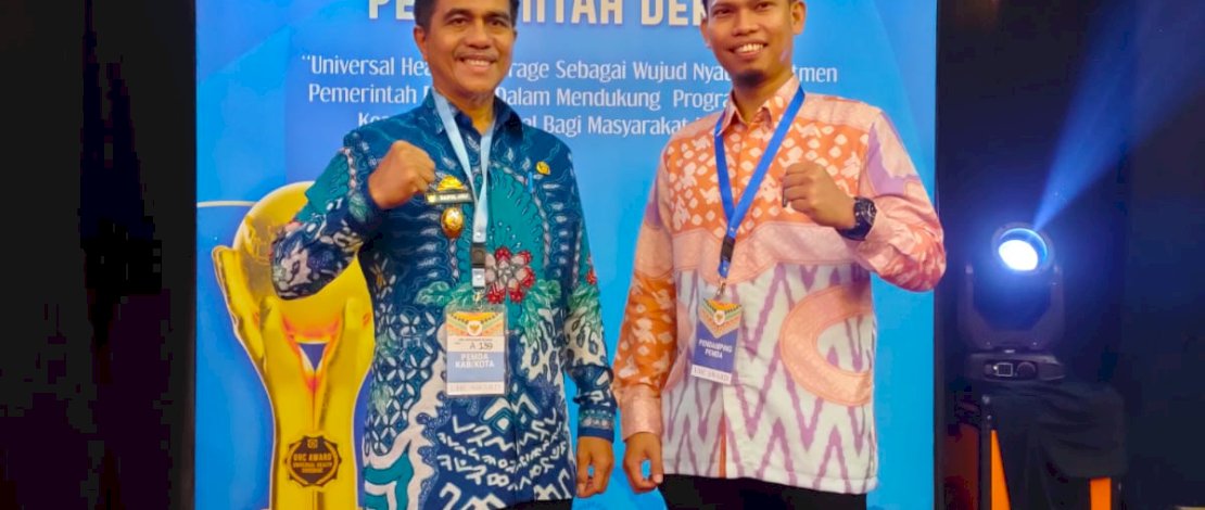 Wabup Saiful Arif di sela penerimaan penghargaan UHC Award.