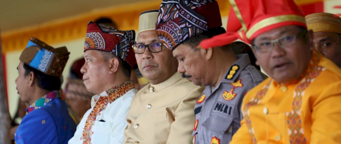 Wali Kota Makassar, Moh Ramdhan "Danny" Pomanto, menghadiri undangan Peringatan 110 Tahun Injil Masuk Toraja (IMT), di Tongkonan Sangulele, Toraja Utara, Rabu, 15 Maret 2023.
