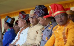 Danny Pomanto Berbaur dengan Masyarakat Toraja Nikmati Parade 110 Tahun IMT