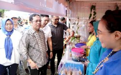 Krenn, Lurah Ballaparang Bagikan 700 Paket Sembako Murah