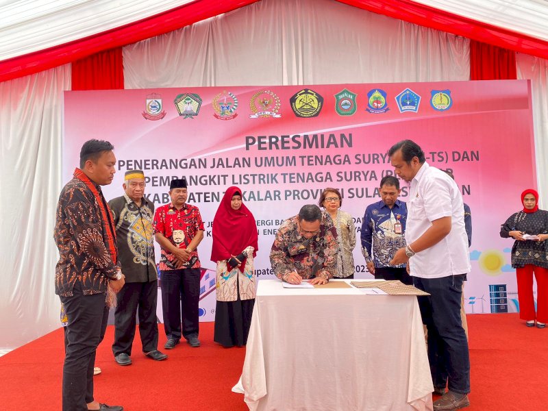 Berkat ARW, Akhirnya PJUTS dan PLTS Sulsel Diresmikan