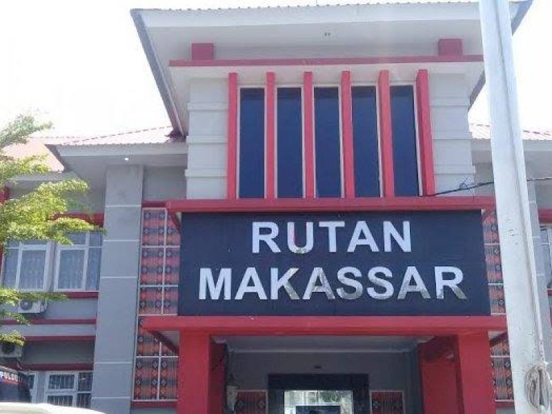 Bersih-bersih, Rutan Makassar Temukan Handphone hingga Alat Jahit Sepatu di Kamar Warga Binaan