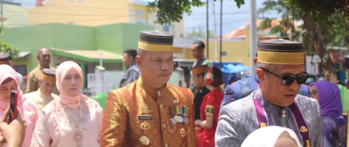 Komandan Batalyon (Danyon) C Pelopor Sat Brimob Polda Sulsel, Kompol Nur Ichsan, mengikuti kegiatan ziarah ke Makam Raja Bone Ke XI La Tenriruwa Sultan Adam di Bantaeng, kemudian lanjut ke Makam Raja Bone IX Lapattawe di Bulukumba, Sabtu, 18 Maret 2023.