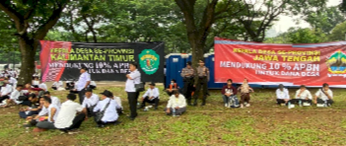 Acara Desa Bersatu di Lapangan Parkir Timur Gelora Bung Karno (GBK), Jakarta, Minggu, 19 Maret 2023.