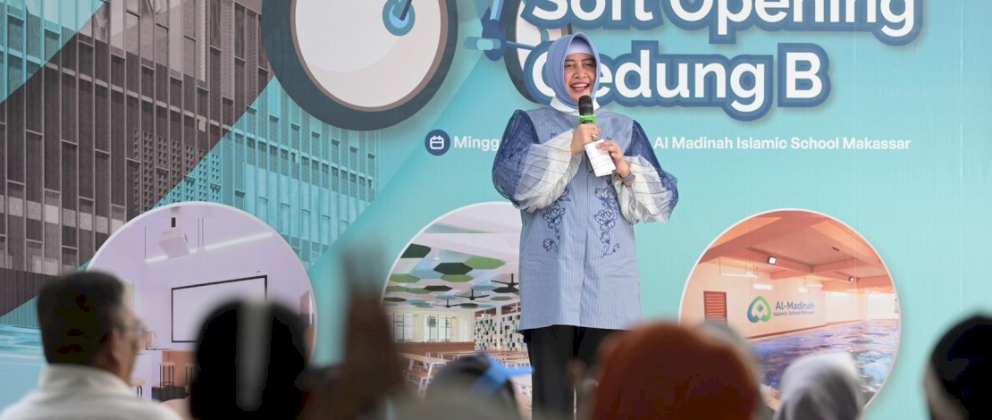Bunda PAUD Kota Makassar Indira Yusuf Ismail meresmikan gedung Taman Kanak-Kanak Al Madinah Islamic School di Jalan Veteran Selatan, Minggu, 19 Maret 2023.