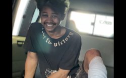 Lihatlah Wajah Napi Ini, Tembakan Polisi Membuatnya Senyum Semringah