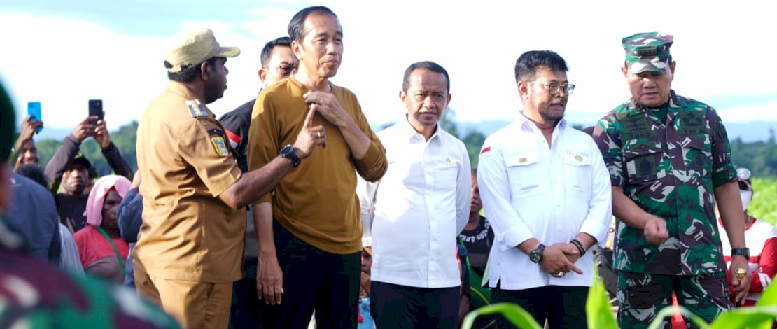 Presiden Jokowi didampingi Mentan SYL bersama jajaran pemerintah setempat melaksanakan giat tanam jagung di Kampung Wambes, Distrik Mannem.