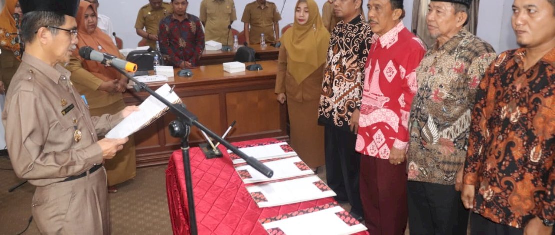 Wakil Bupati Kepulauan Selayar, Saiful Arif, melantik empat pimpinan baru Badan Amil Zakat Nasional (Baznas) Kepulauan Selayar periode 2023-2028, di Ruang Rapat Pimpinan, Kantor Bupati Kepulauan Selayar, Selasa, 21 Maret 2023.