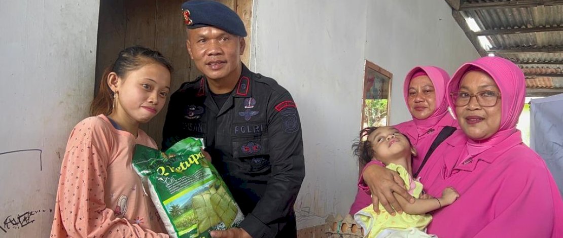Brimob Yon C bersama BKKBN menggelar bakti sosial pembagian makanan penambah gizi untuk balita dan ibu hamil, Rabu, 22 Maret 2023. Brimob Yon C bersama BKKBN menggelar bakti sosial pembagian makanan penambah gizi untuk balita dan ibu hamil, Rabu, 22 Maret 2023.