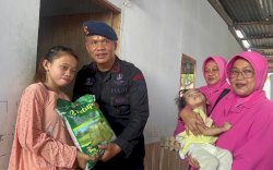 Cegah Stunting di Bone, Brimob Yon C Bagikan Makanan Penambah Gizi Balita dan Ibu Hamil