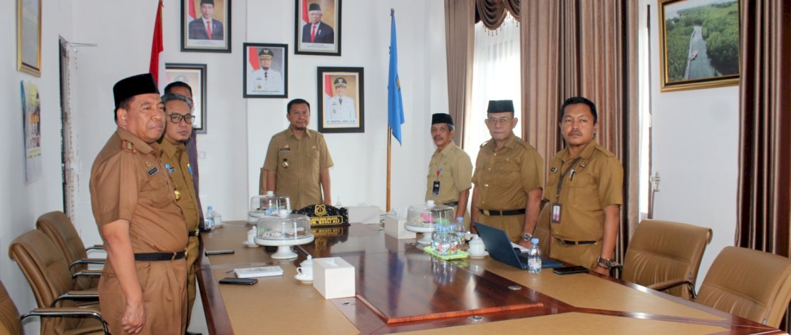 Bupati Kepulauan Selayar, Muh Basli Ali, menghadiri Rapat Koordinasi Pimpinan/Kementerian Lembaga Program Pemberantasan Korupsi Pemerintah Daerah dan Peluncuran Indikator MCP Tahun 2023., Selasa, 21 Maret 2023.
Bupati Kepulauan Selayar, Muh Basli Ali, menghadiri Rapat Koordinasi Pimpinan/Kementerian Lembaga Program Pemberantasan Korupsi Pemerintah Daerah dan Peluncuran Indikator MCP Tahun 2023., Selasa, 21 Maret 2023.