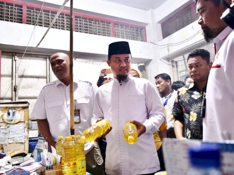 Gubernur Sulsel Pantau Harga Bahan Pokok di Pasar Tradisional