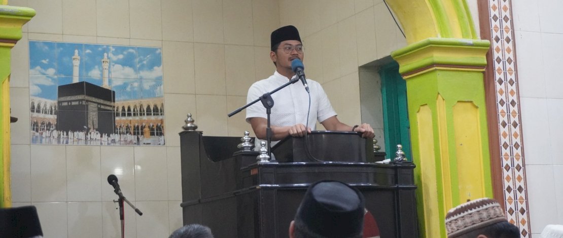 Ketua Forum Kemanusiaan Kota Makassar (FKKM), dr Udin Malik, safari Ramadan, di Masjid Nurul Mustaqim, Lorong Rampegading, Jl  Kalimantan, Kecamatan Ujung Tanah. 
