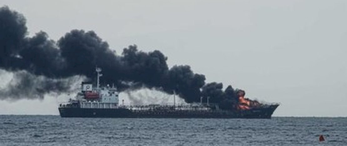 Kapal Angkut BBM Pertamina Terbakar di Pelabuhan Ampenan Lombok, Tiga Kru Dalam Pencarian 