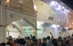 Breaking News! Atap Masjid Ittifaqul Jamaah di Makassar Rubuh Jelang Tarawih 
