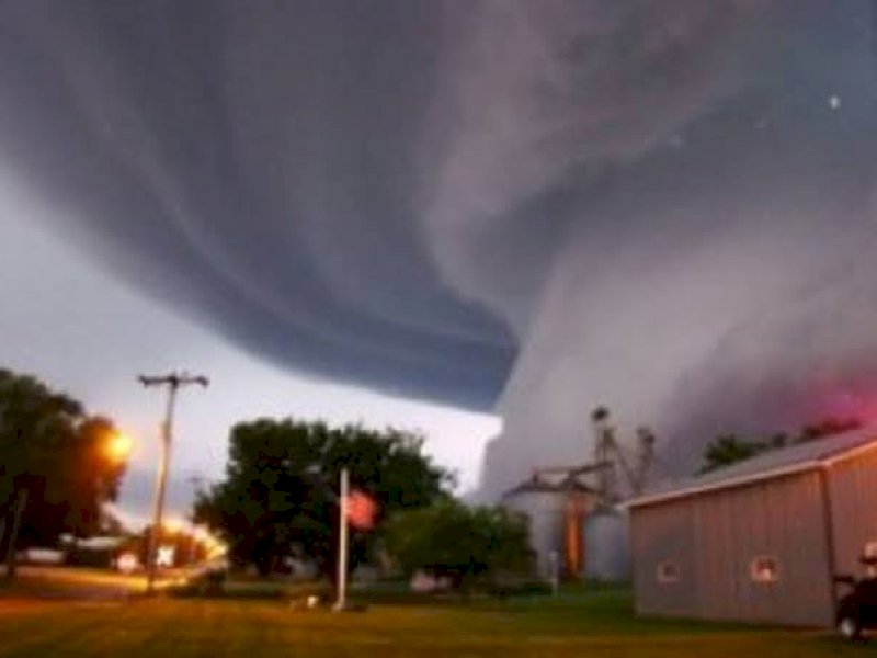 Tornado Landa Amerika, 26 Orang Dilaporkan Tewas 