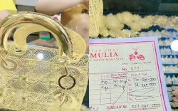 Sosok Perempuan Viral di Makassar yang Flexing Beli Tas Emas Seharga Rp515 Juta 