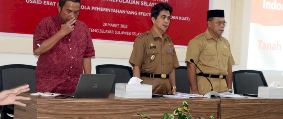 TKPKD bekerjasama dengan USAID ERAT, melaksanakan rapat koordinasi penanggulangan kemiskinan ekstrim Kabupaten Kepulauan Selayar Tahun 2023, di Rayhan Square, Selasa, 28 Maret 2023.