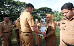 Awali Tahun Dengan Prestasi, Adnan Serahkan Penghargaan Kepada 34 Kepala Desa di Gowa