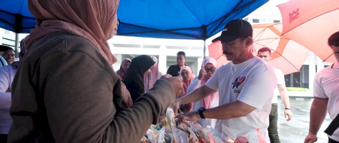 Masyarakat Nikmati Pasar Murah Pemkab Gowa, Minyak Goreng Produk Terlaris 