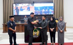 Covid-19 Melandai, Bupati Adnan Serahkan Ranperda Pencabutaan Perda Wajib Masker 