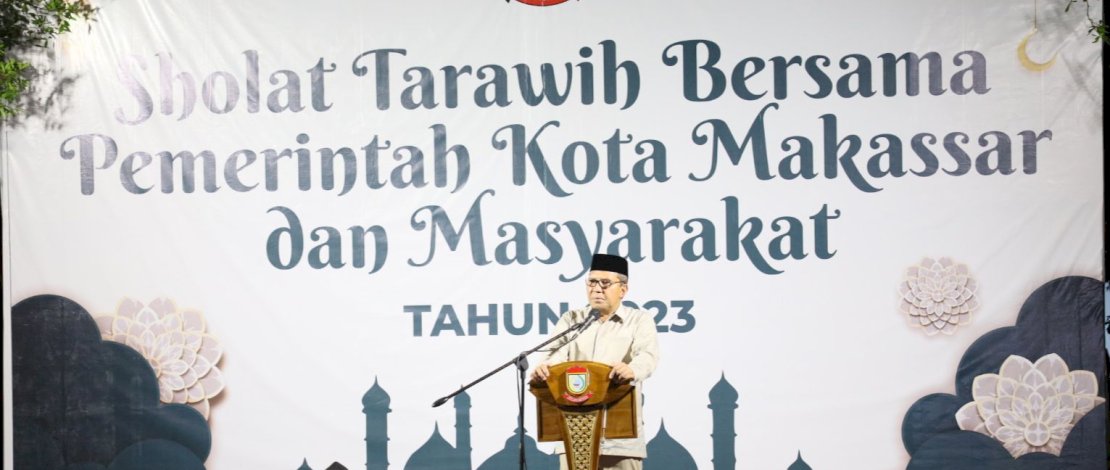 Jaga Tradisi, Danny Pomanto Tarawih Bersama Jajaran Pegawai Pemkot Makassar