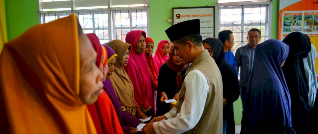 Wabup Saiful Arif menyalurkan zakat dari Baznas serta menyerahkan bantuan dari Kementerian Sosial untuk korban cuaca ekstrim. Wabup Saiful Arif menyalurkan zakat dari Baznas serta menyerahkan bantuan dari Kementerian Sosial untuk korban cuaca ekstrim.