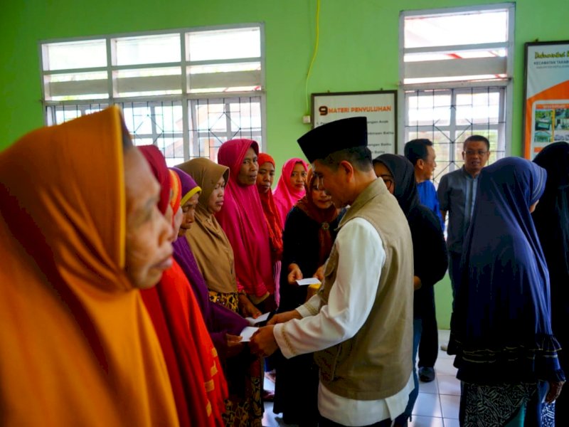 Hari Kedua di Pulau Kayuadi, Wabup Salurkan Zakat dari Baznas dan Bantuan Kemensos
