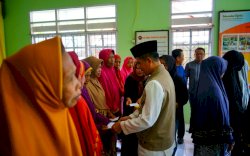 Hari Kedua di Pulau Kayuadi, Wabup Salurkan Zakat dari Baznas dan Bantuan Kemensos