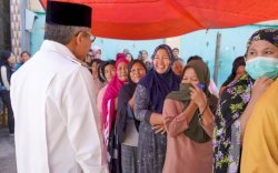 Borong Beras di Pasar Murah, Taufan Pawe Bagikan ke Warga Secara Gratis