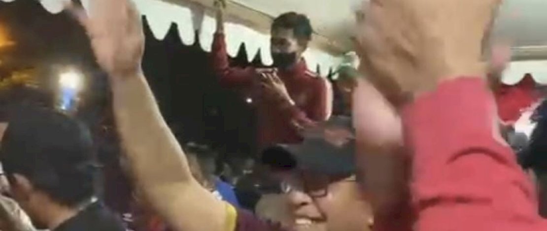 Lebur di Tengah Suporter, IAS: Tunai Sudah Penantian 23 Tahun 