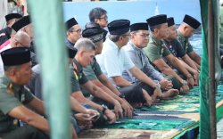 Gebyar Ramadan, Danny Pomanto Dampingi Pangdam XIV Hasanuddin Bagi-Bagi Sembako ke Anak Yatim Piatu