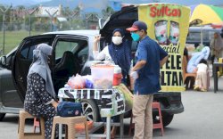 Pedagang Takjil di Bandara Andi Djemma Ramai, Dinilai Mampu Gerakkan Ekonomi 