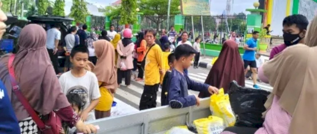 Pasar murah kembali mengadakan Pasar Murah, di Alun-alun Lapangan Andi Makkasau, tepatnya di depan Patung Habibie-Ainun, Minggu, 22 Januari 2023.